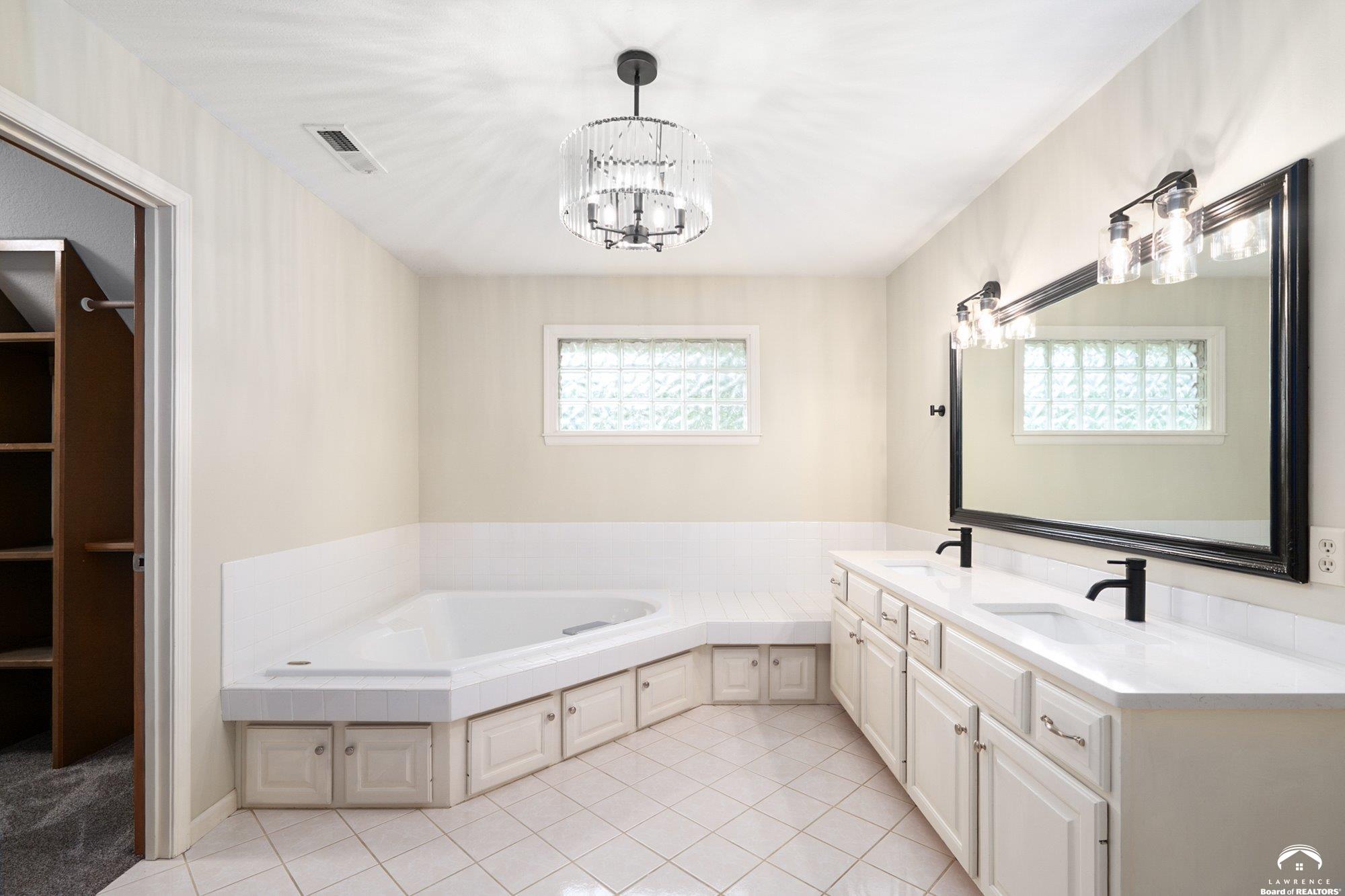 2101 Riviera Drive Lawrence, KS 66047 - Photo 16 of 27