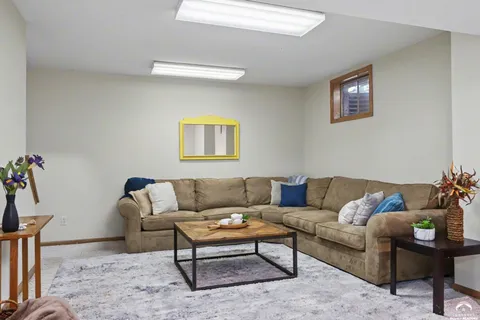 $547,500 | 2101 Riviera Drive, Lawrence, KS 66047