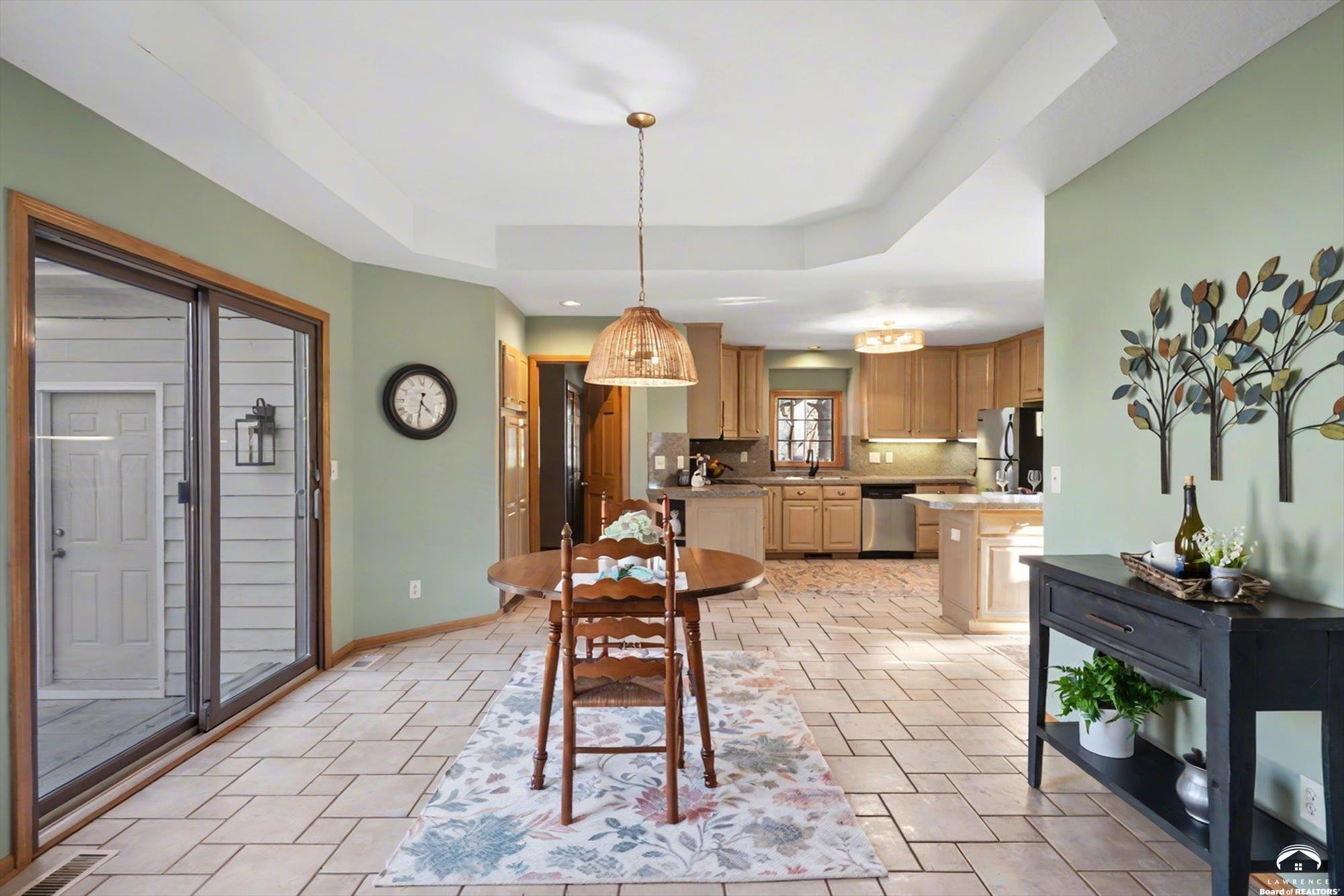 2101 Riviera Drive Lawrence, KS 66047 - Photo 10 of 27