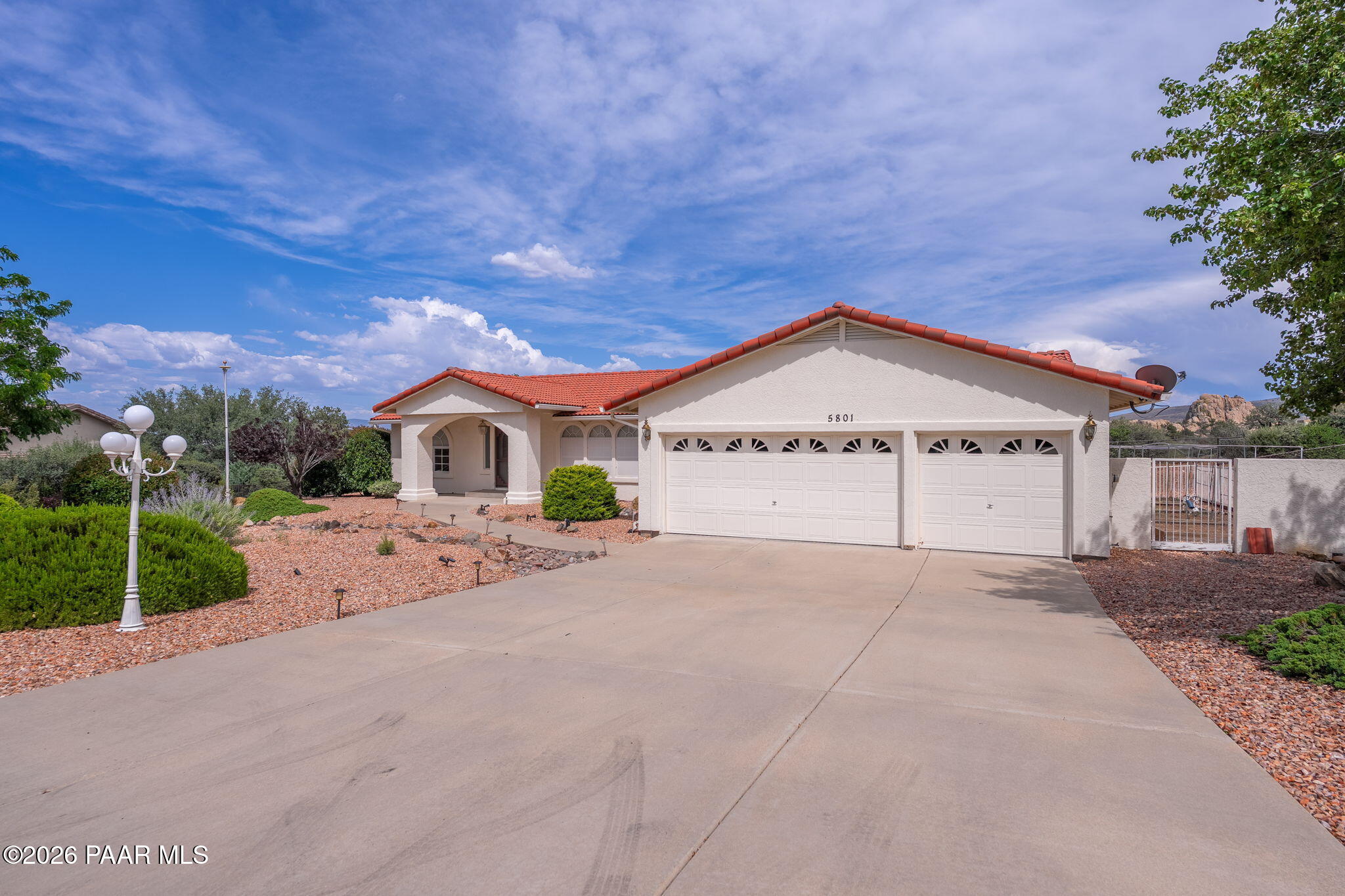 5801 North Honeysuckle Road Prescott, AZ 86305 - Photo 2 of 35 Driveway View