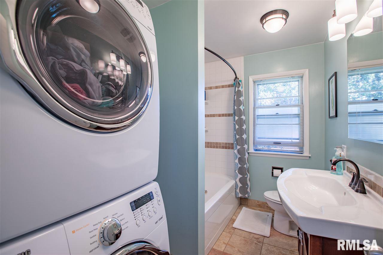 1001 Robin Road Muscatine, IA 52761 - Photo 11 of 23 Gallery Image 11