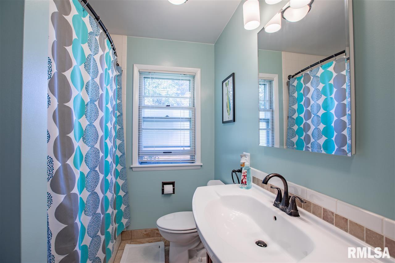 1001 Robin Road Muscatine, IA 52761 - Photo 12 of 23 Gallery Image 12