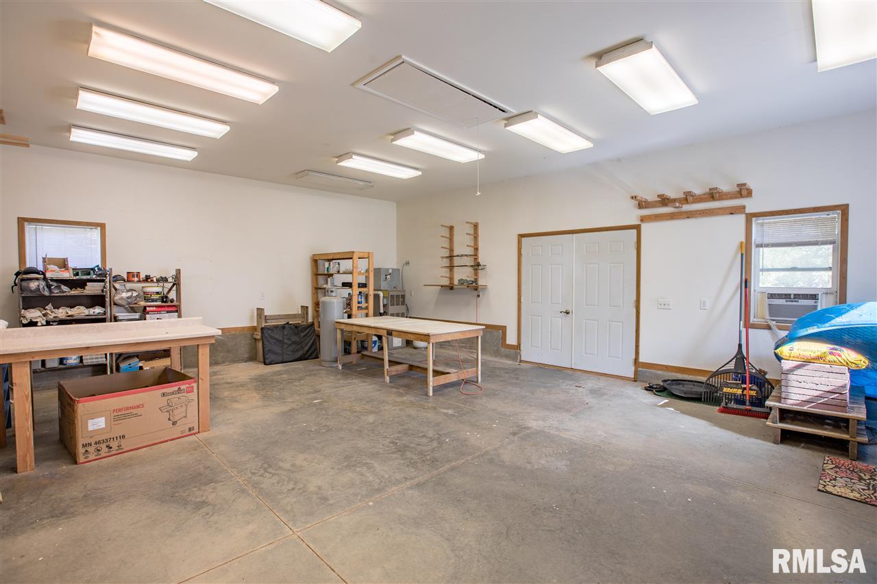 1001 Robin Road Muscatine, IA 52761 - Photo 20 of 23 Gallery Image 20