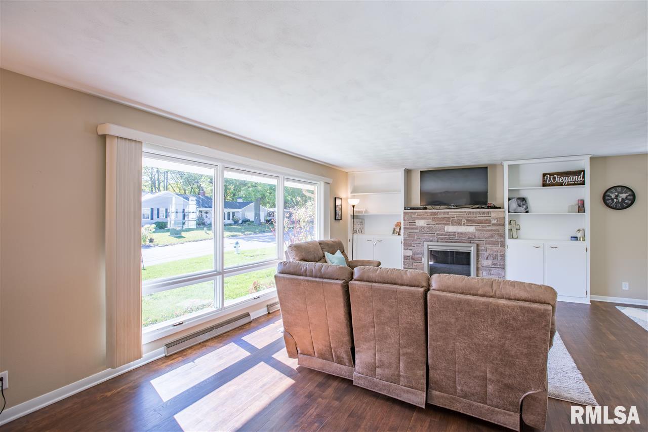 1001 Robin Road Muscatine, IA 52761 - Photo 2 of 23 Gallery Image 2