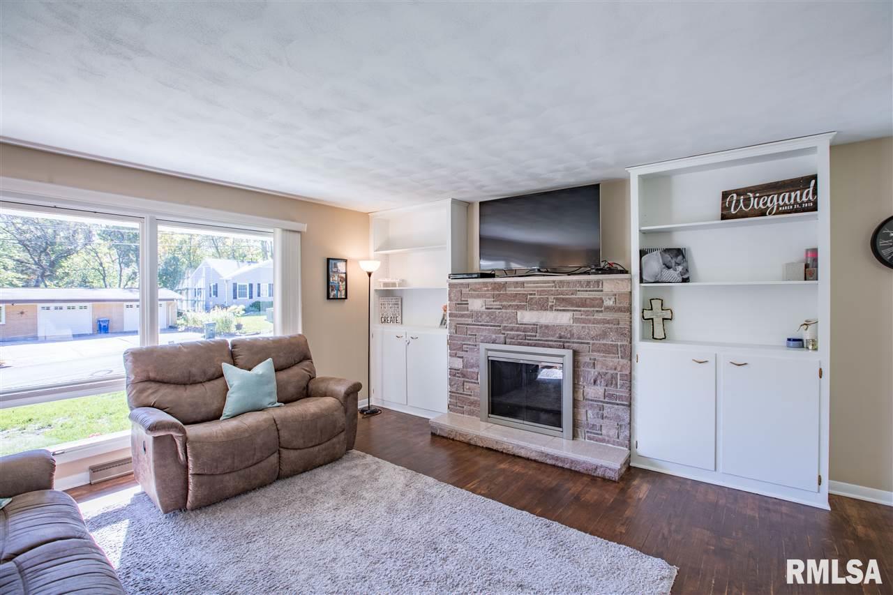 1001 Robin Road Muscatine, IA 52761 - Photo 3 of 23 Gallery Image 3