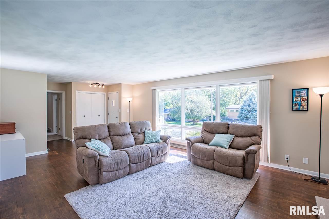 1001 Robin Road Muscatine, IA 52761 - Photo 4 of 23 Gallery Image 4