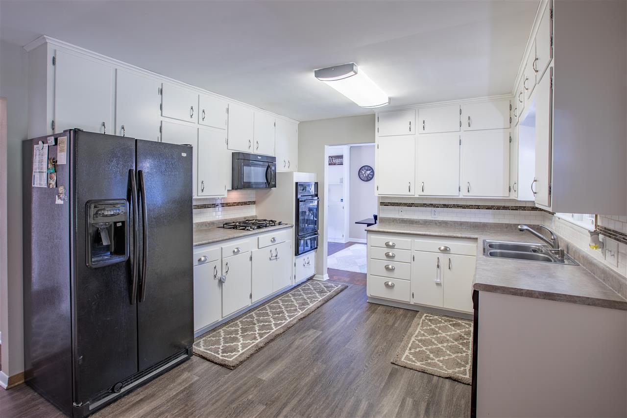 1001 Robin Road Muscatine, IA 52761 - Photo 8 of 23 Gallery Image 8