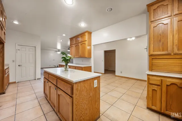 $899,999 | Undisclosed Address, Bakersfield, CA 93307