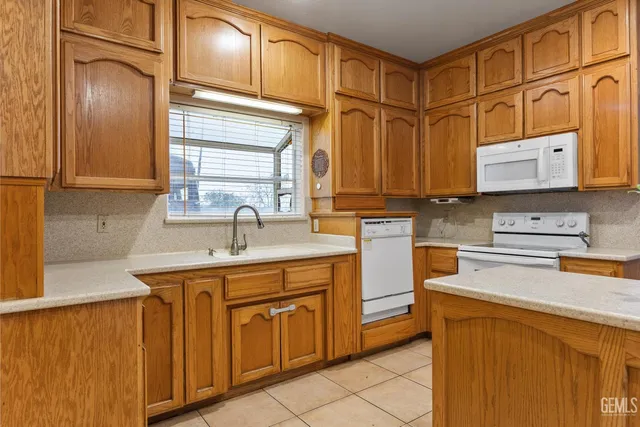 $899,999 | Undisclosed Address, Bakersfield, CA 93307