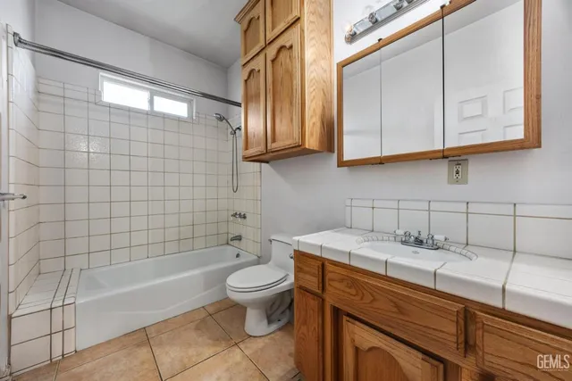 $899,999 | Undisclosed Address, Bakersfield, CA 93307