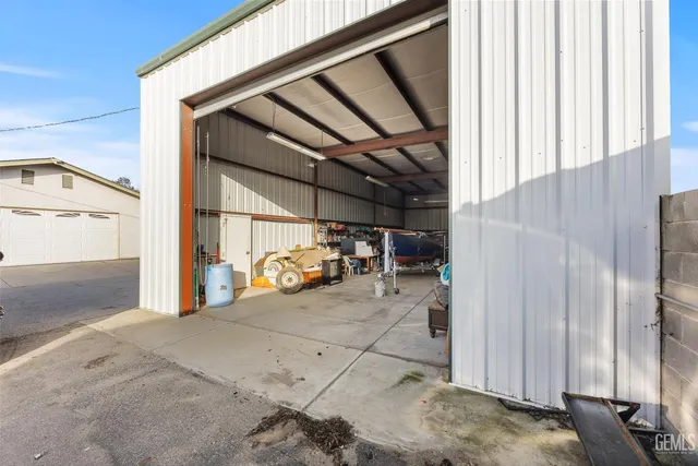 $899,999 | Undisclosed Address, Bakersfield, CA 93307