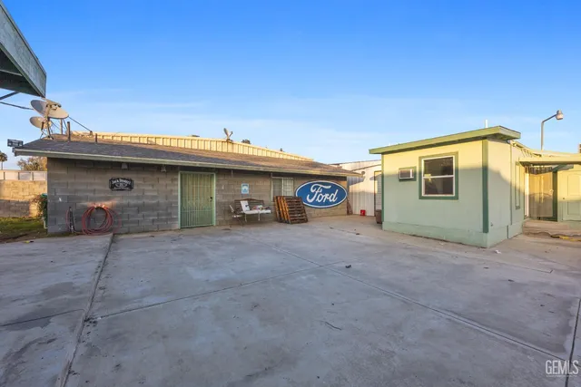 $899,999 | Undisclosed Address, Bakersfield, CA 93307