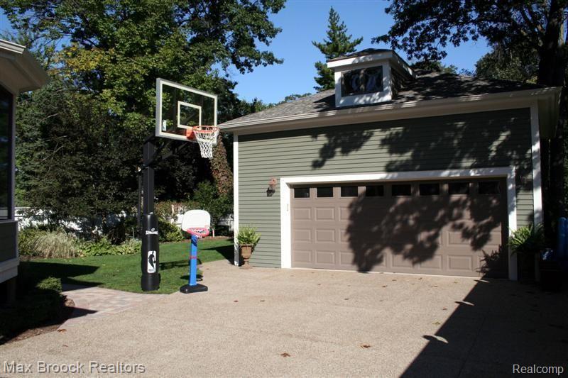 24 Hanover Road Pleasant Ridge, MI 48069 - Photo 25 of 25 Garage w/ addl storage space
