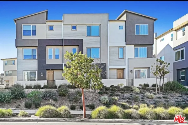 $679,000 | 27566 Manzanita Way, Valencia, CA 91381