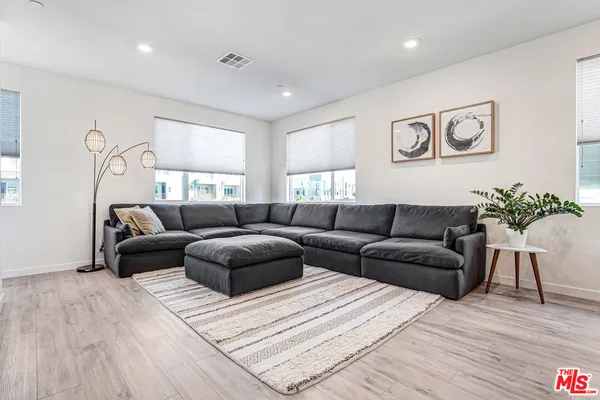 $679,000 | 27566 Manzanita Way, Valencia, CA 91381