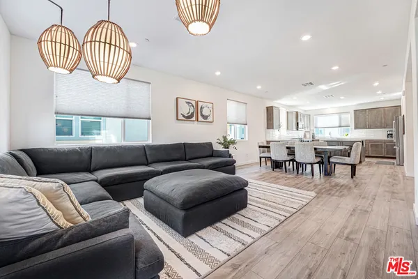 $679,000 | 27566 Manzanita Way, Valencia, CA 91381