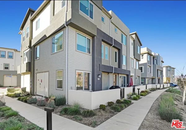 $679,000 | 27566 Manzanita Way, Valencia, CA 91381