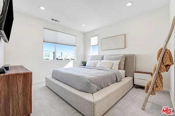 $679,000 | 27566 Manzanita Way, Valencia, CA 91381