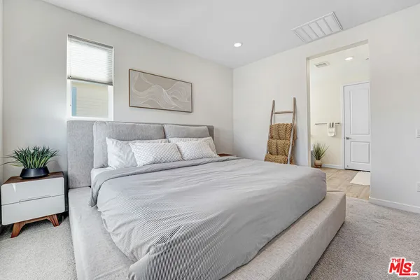 $679,000 | 27566 Manzanita Way, Valencia, CA 91381