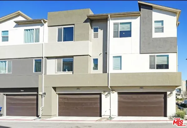 $679,000 | 27566 Manzanita Way, Valencia, CA 91381