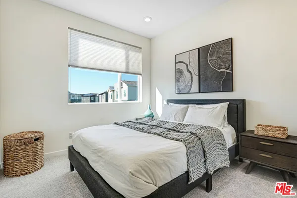 $679,000 | 27566 Manzanita Way, Valencia, CA 91381