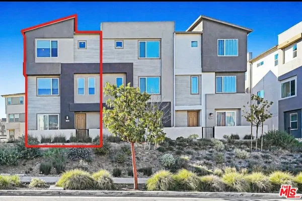 $679,000 | 27566 Manzanita Way, Valencia, CA 91381