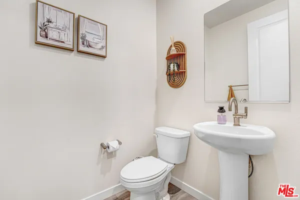 $679,000 | 27566 Manzanita Way, Valencia, CA 91381