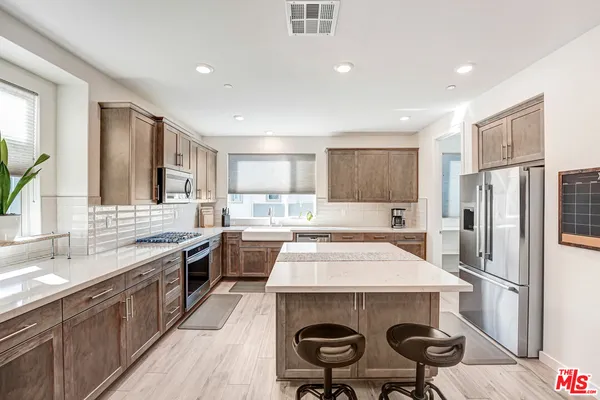 $679,000 | 27566 Manzanita Way, Valencia, CA 91381