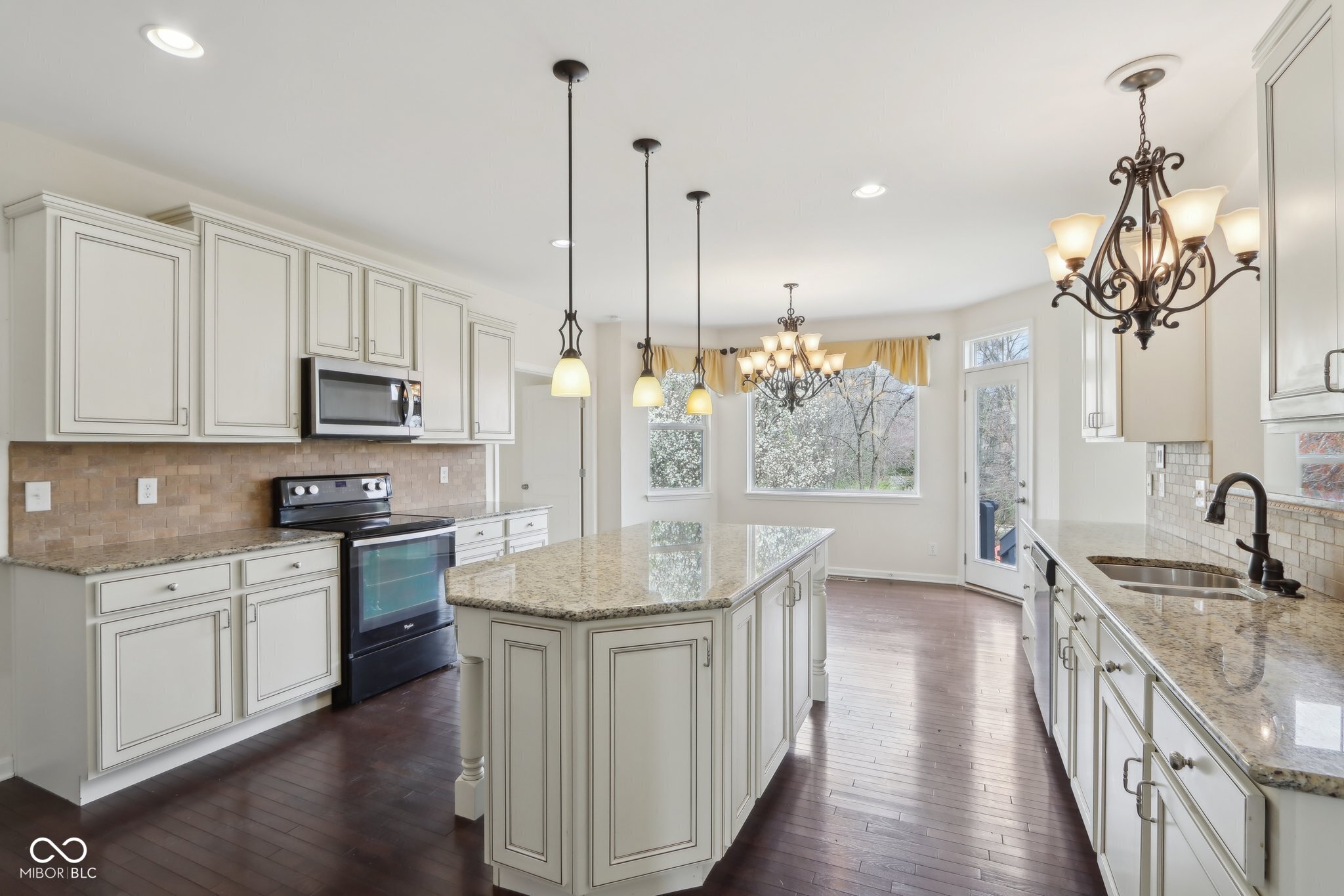 3892 Pelham Road Carmel, IN 46074 - Photo 12 of 62 Gallery Image 12