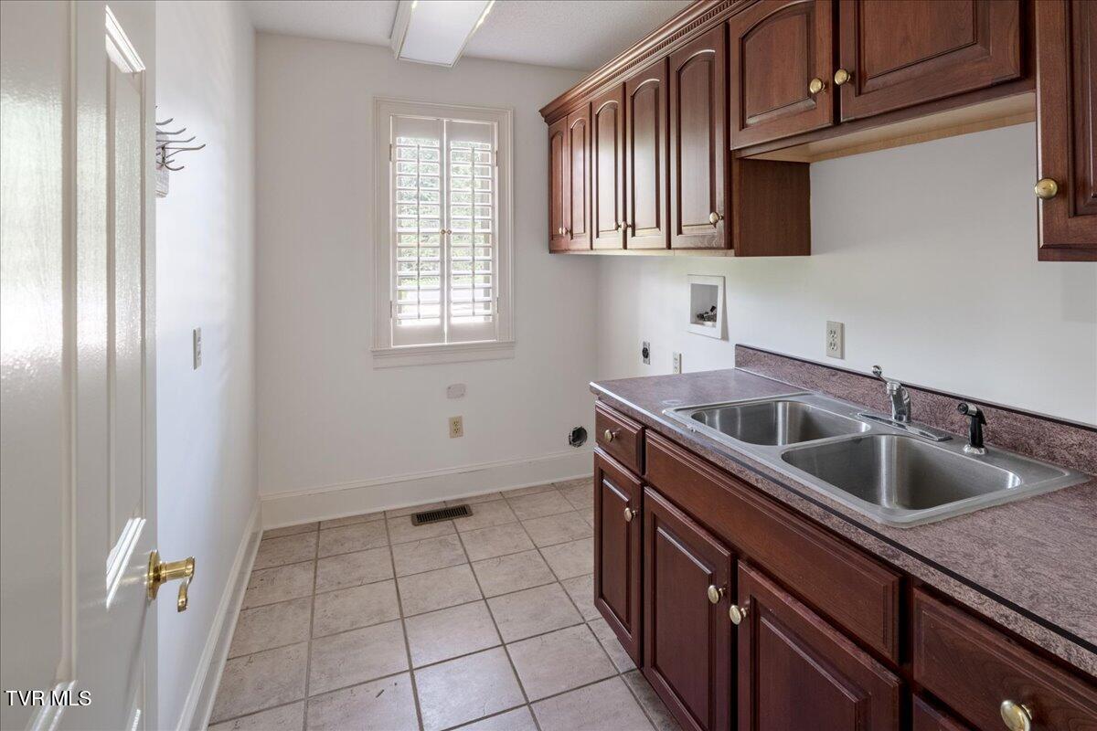 121 Queensgate Bristol, TN 37620 - Photo 11 of 46 117-WBP-QueensGate-v-14