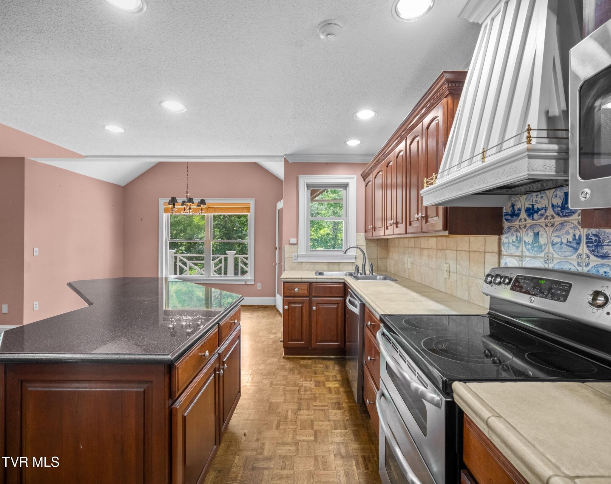 121 Queensgate Bristol, TN 37620 - Photo 13 of 46 017-WBP-Queensgate-62