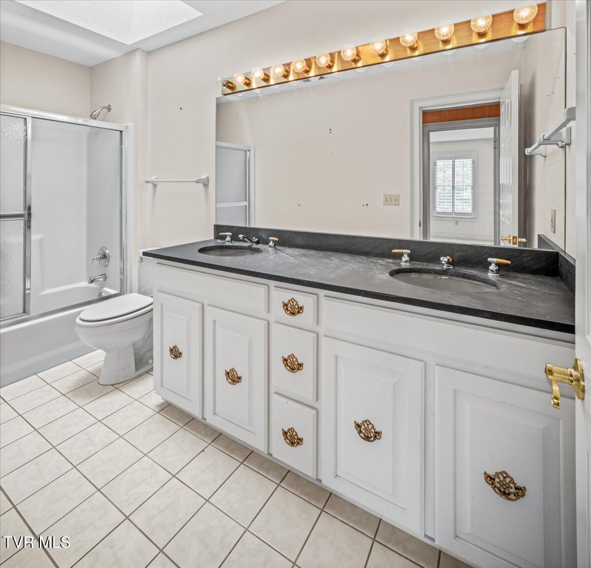 121 Queensgate Bristol, TN 37620 - Photo 32 of 46 063-WBP-Queensgate-82