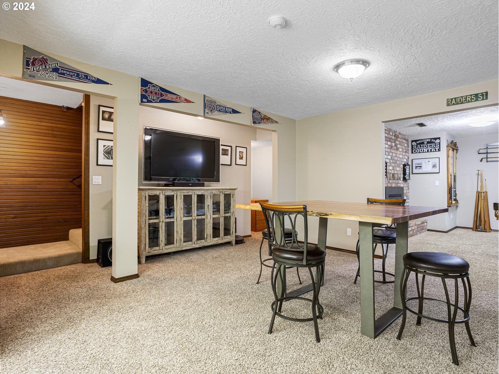 18550 Southeast Jacoby Road Sandy, OR 97055 - Photo 26 of 47 a view of a livingroom with furniture and a flat screen tv