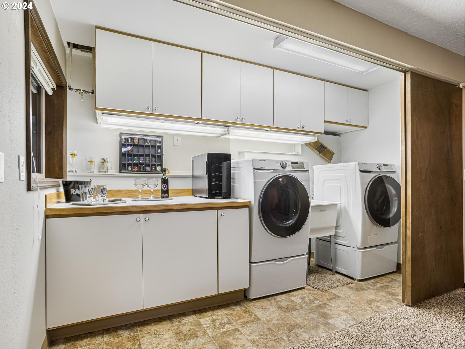 18550 Southeast Jacoby Road Sandy, OR 97055 - Photo 29 of 47 a utility room with dryer and washer