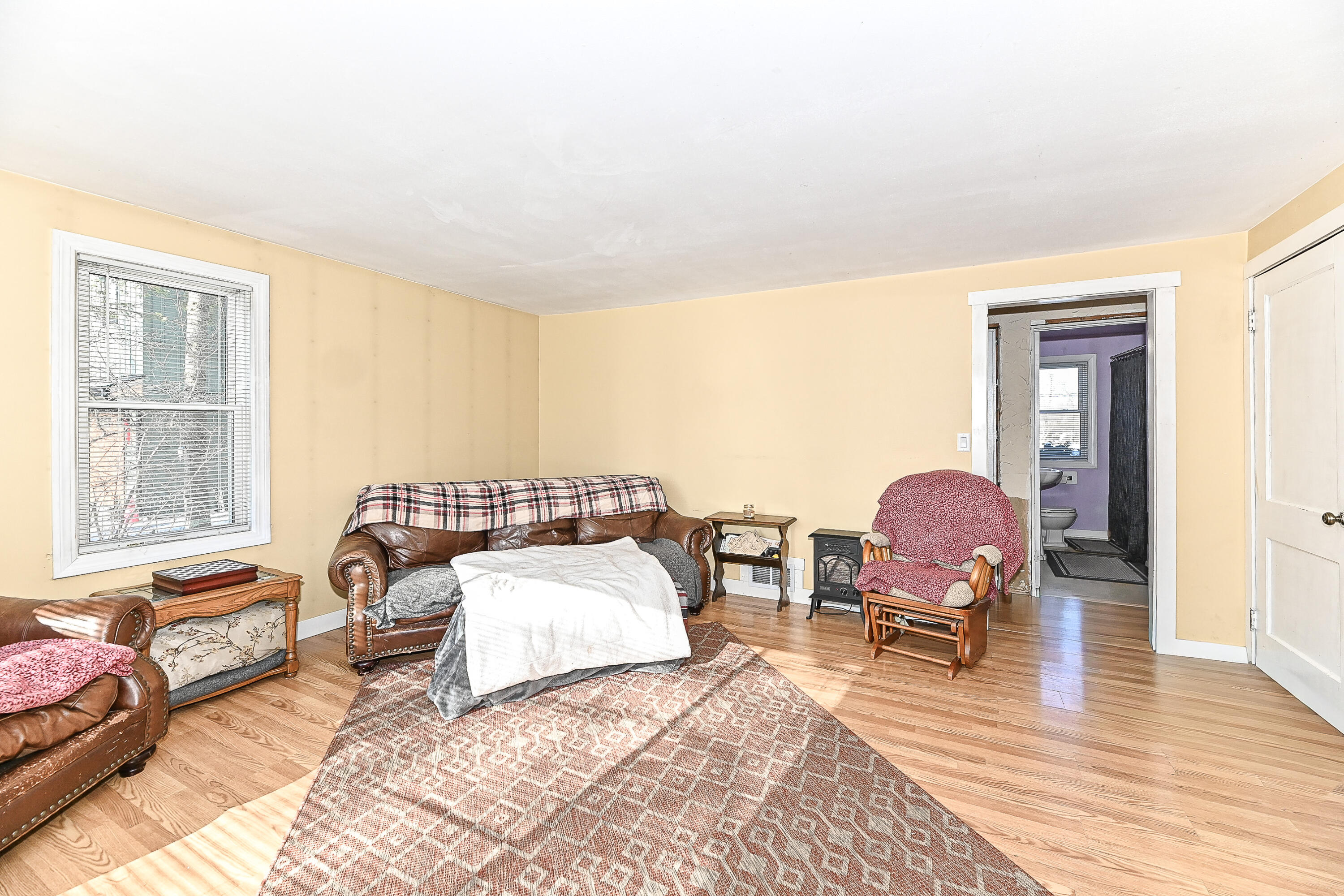 S77W15886 Woods Road Muskego, WI 53150 - Photo 11 of 37 Living Room
