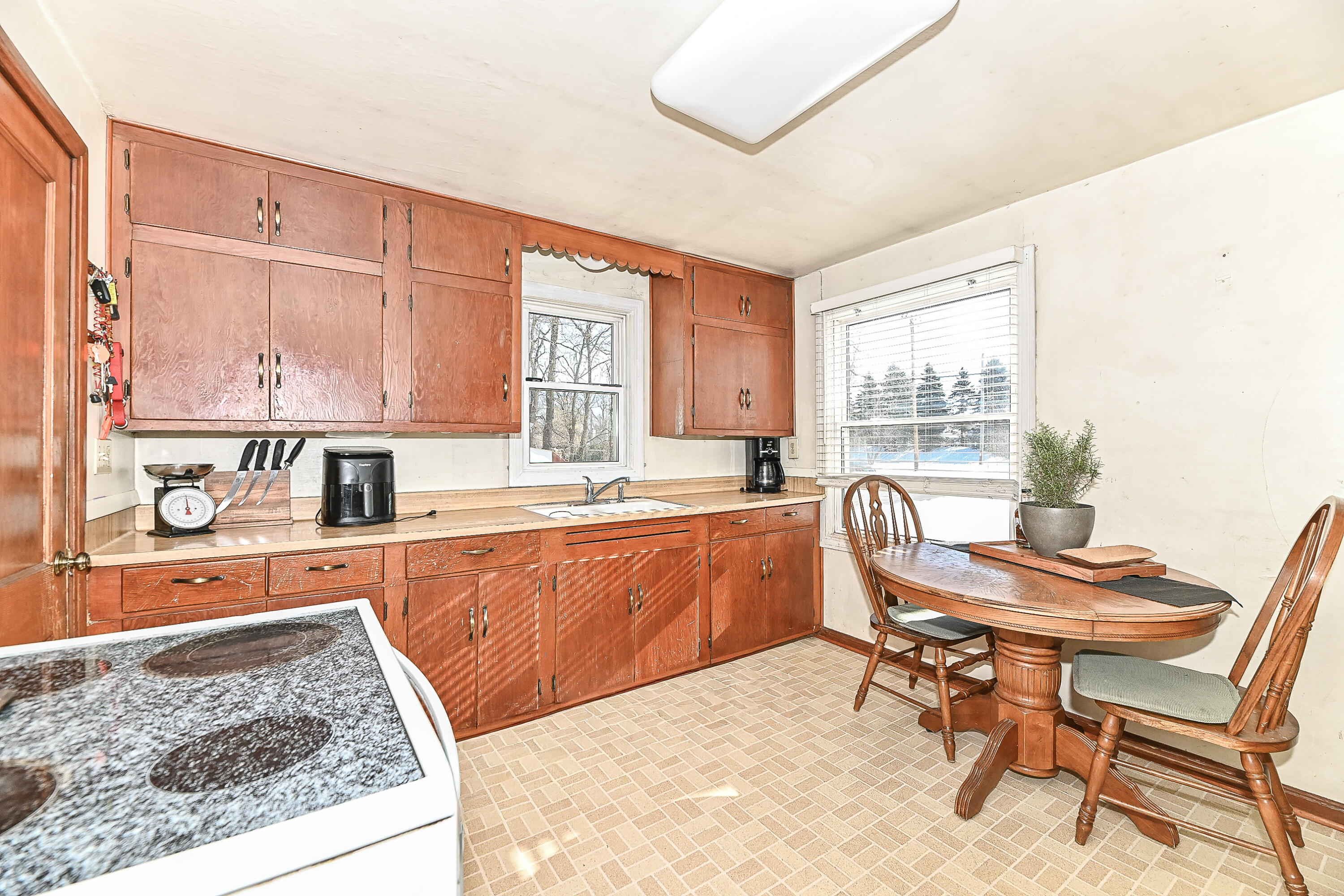 S77W15886 Woods Road Muskego, WI 53150 - Photo 13 of 37 Kitchen