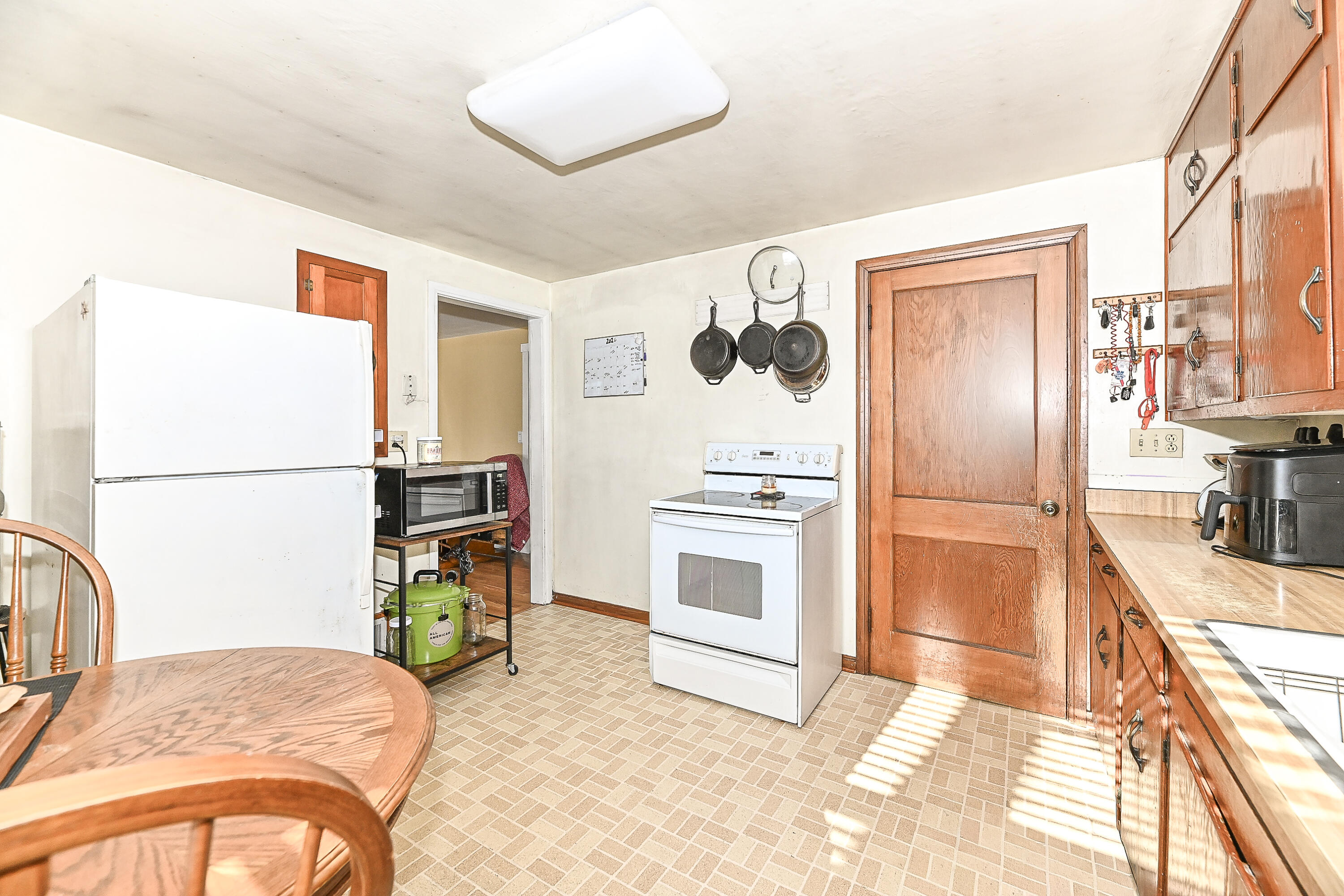 S77W15886 Woods Road Muskego, WI 53150 - Photo 16 of 37 Kitchen