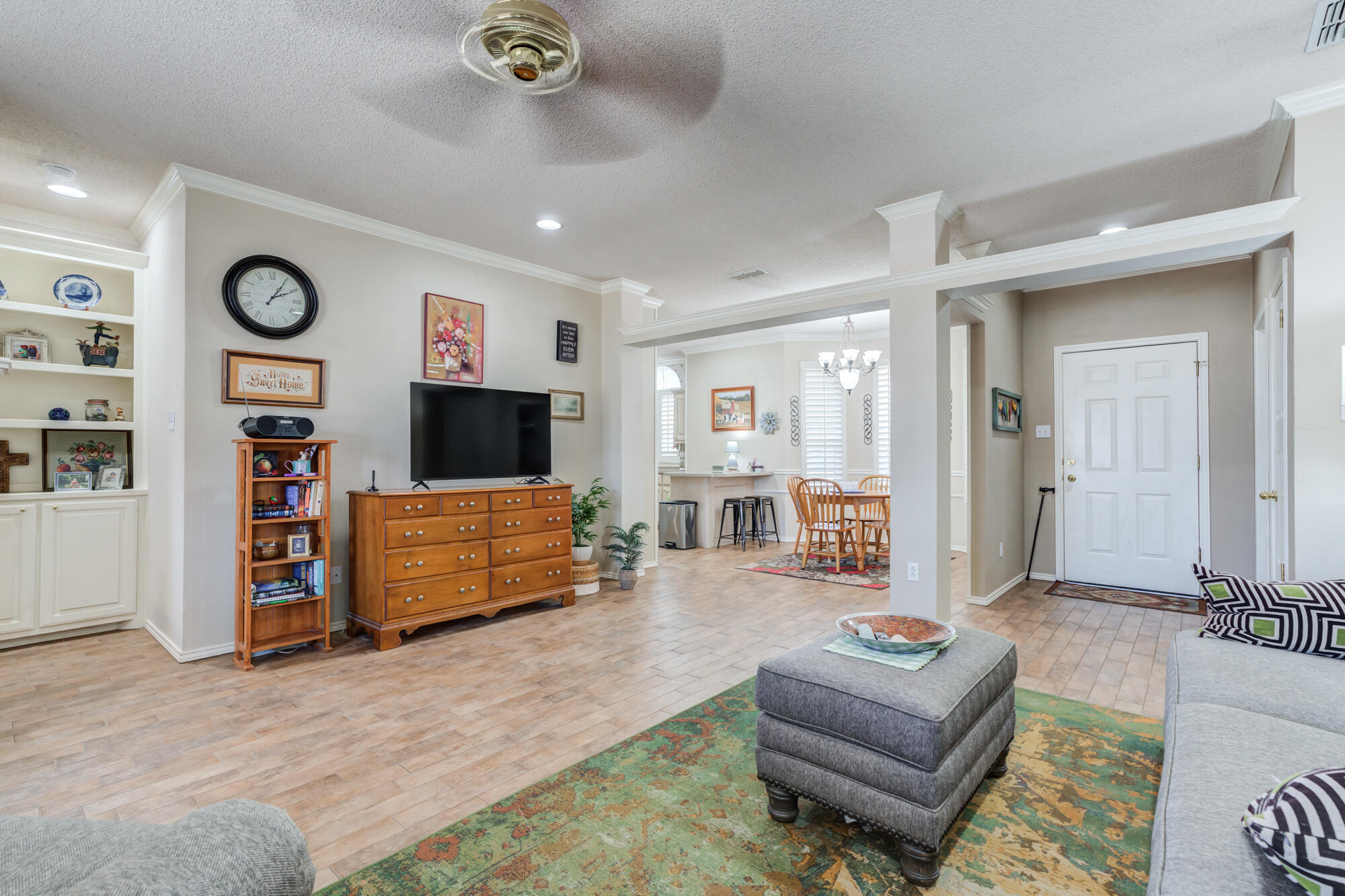 6310 8th Street Lubbock, TX 79416 - Photo 22 of 45 Plant Ledges and Column Divider