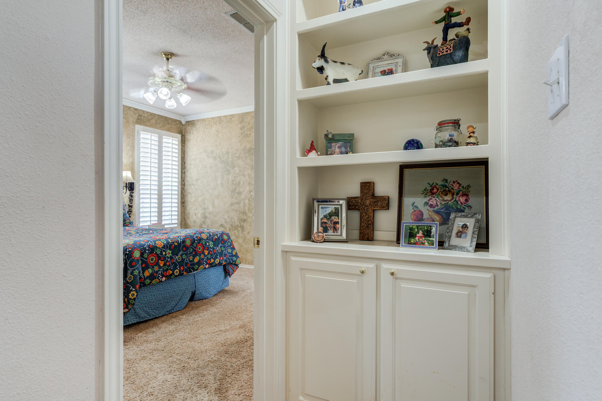6310 8th Street Lubbock, TX 79416 - Photo 26 of 45 Corridor to Primary Suite