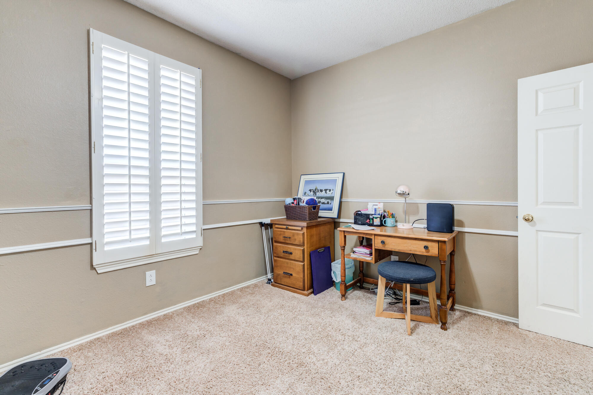6310 8th Street Lubbock, TX 79416 - Photo 36 of 45 a workspace with furniture and a window