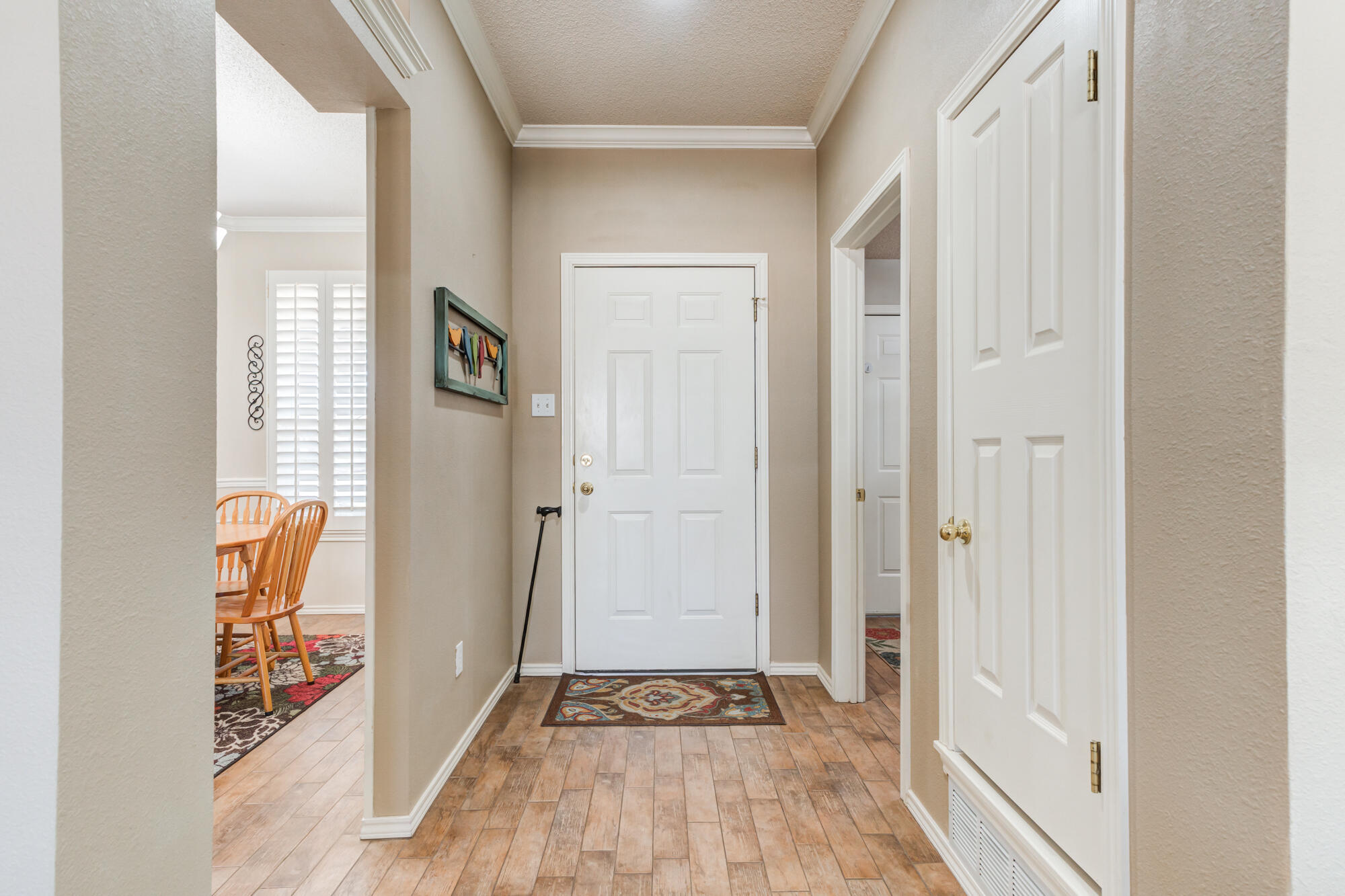6310 8th Street Lubbock, TX 79416 - Photo 7 of 45 Crown Molding & Porcelain Tiled Entry