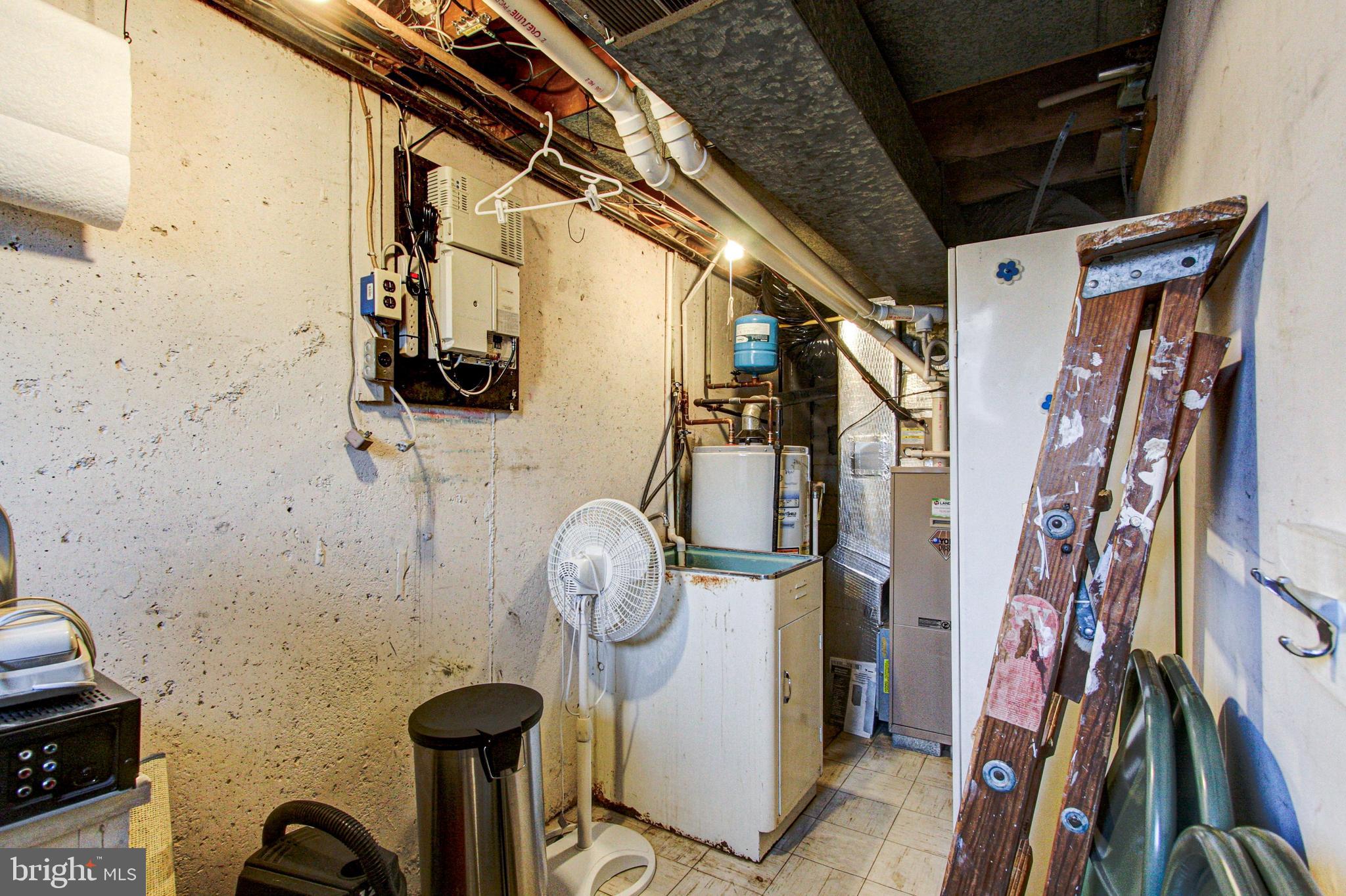 871 Andover Road Lansdale, PA 19446 - Photo 31 of 35 Laundry/Heater