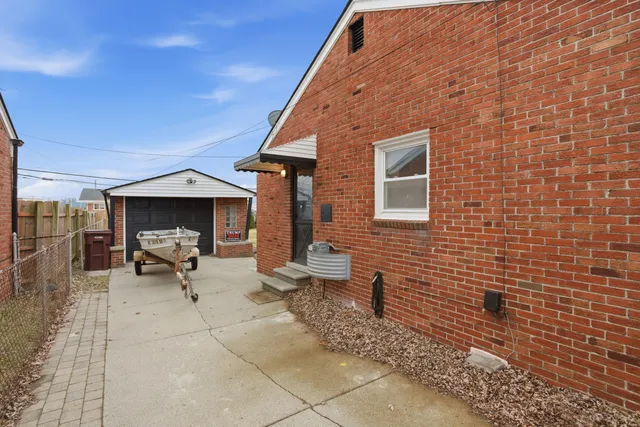 $189,900 | 7324 McKinley, Center Line, MI 48015