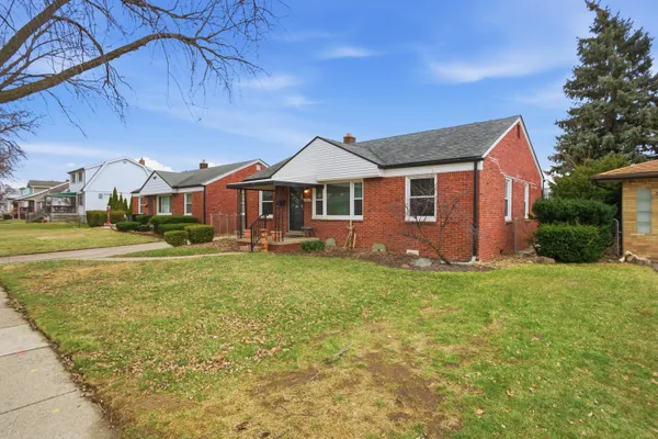 $179,900 | 7324 McKinley, Center Line, MI 48015