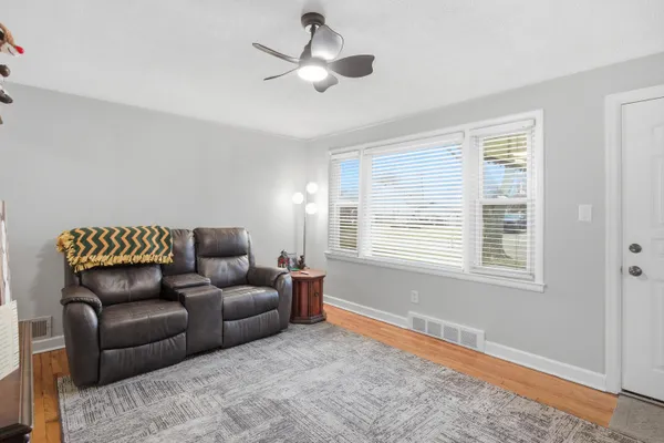 $179,900 | 7324 McKinley, Center Line, MI 48015