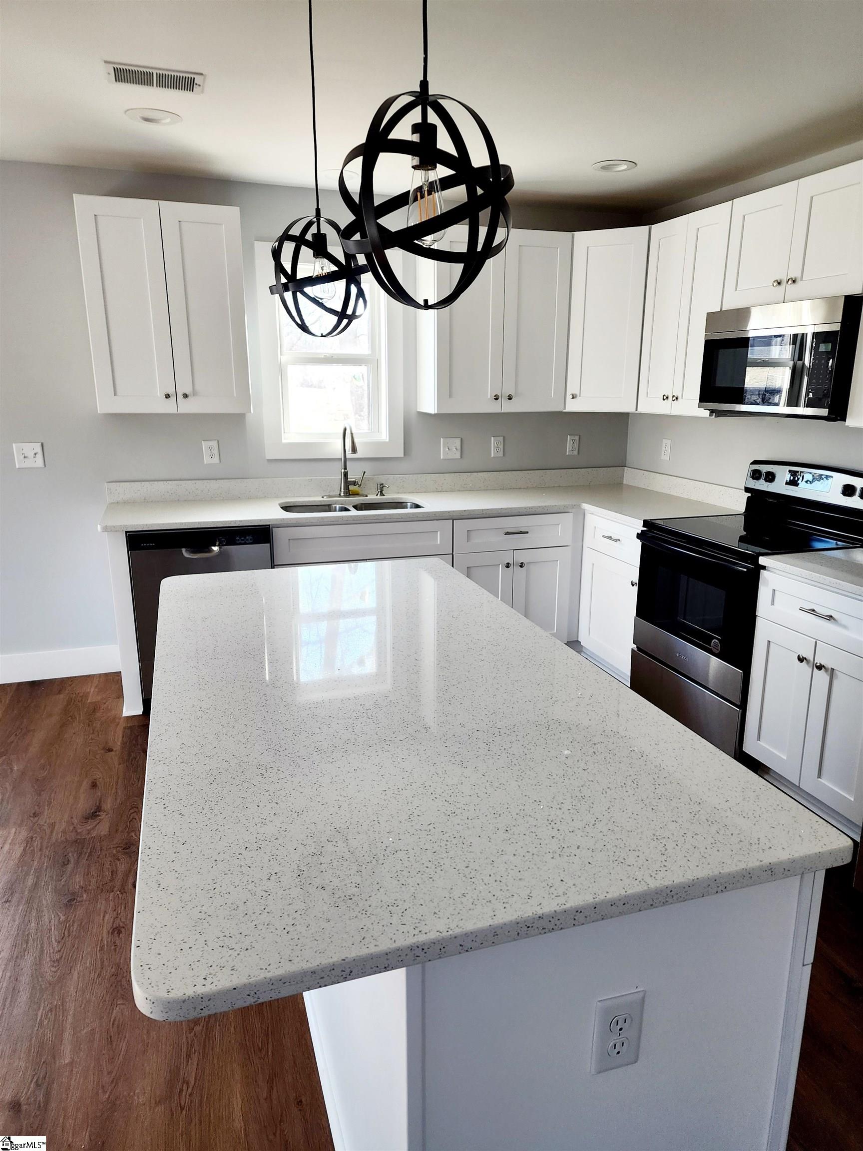 200 Broadus Street Greer, SC 29651 - Photo 4 of 29