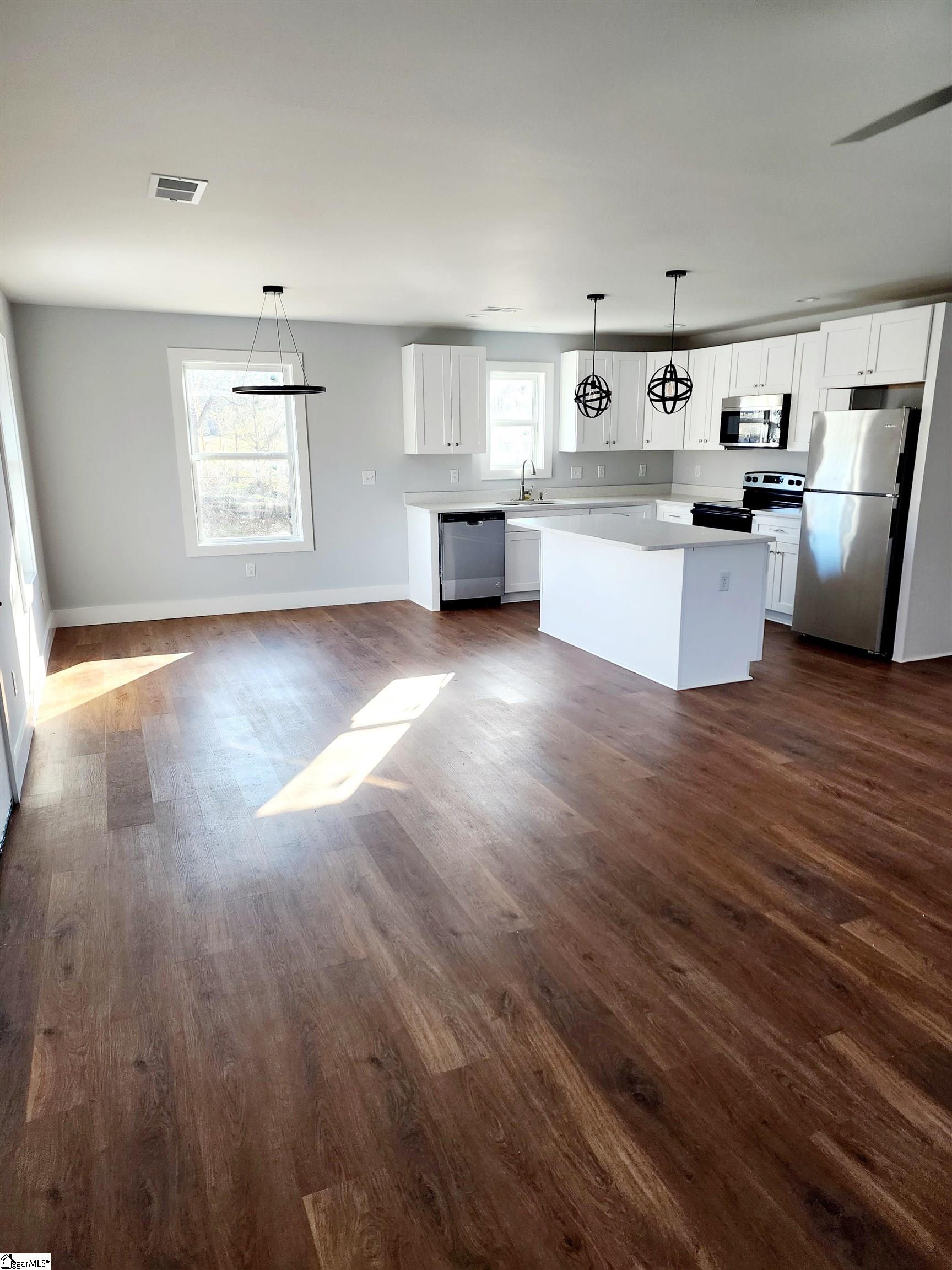 200 Broadus Street Greer, SC 29651 - Photo 6 of 29