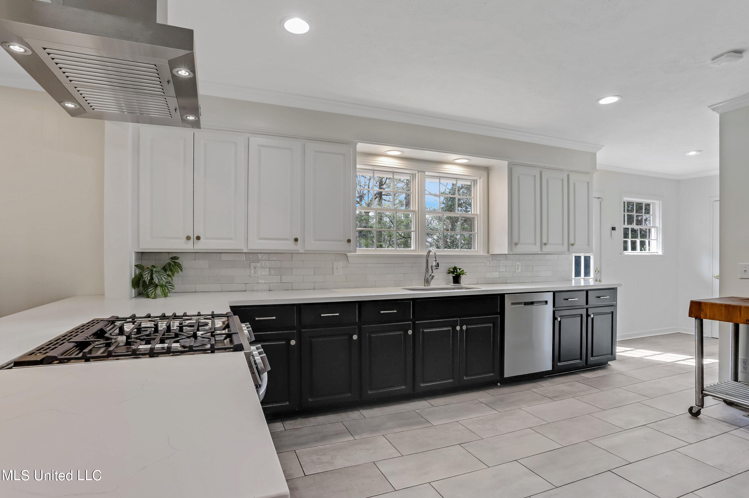 2123 Southwood Road Jackson, MS 39211 - Photo 4 of 22 4