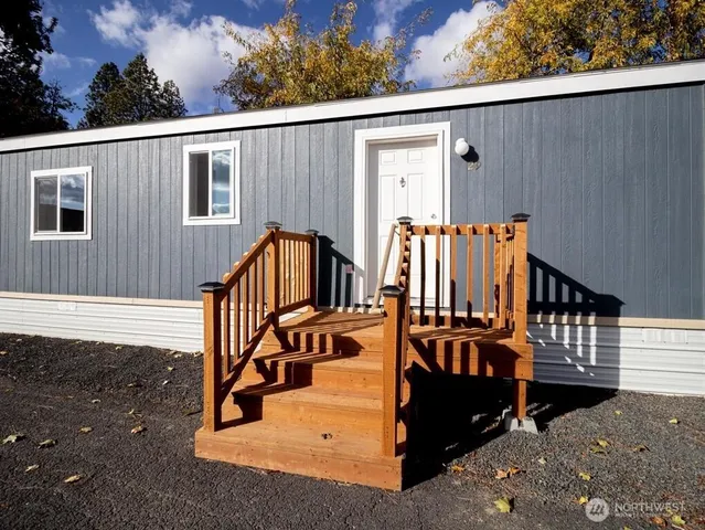 a view of backyard with seating area