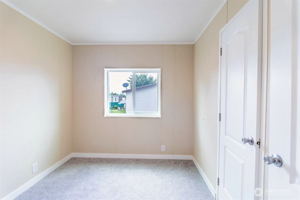 840 West 1st Street, Unit 29 Cheney, WA 99004 - Photo 12 of 20 an empty room with windows